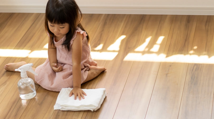 園児の安全を守る、床の清潔と安全管理