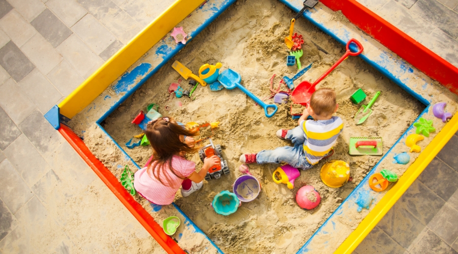 砂場清掃における衛生管理と安全への配慮